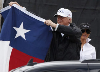 Trump y Melania en Texas | FOTO: The Guardian