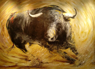 Un toro de la exposición "Capotes" de Mariano Cobo