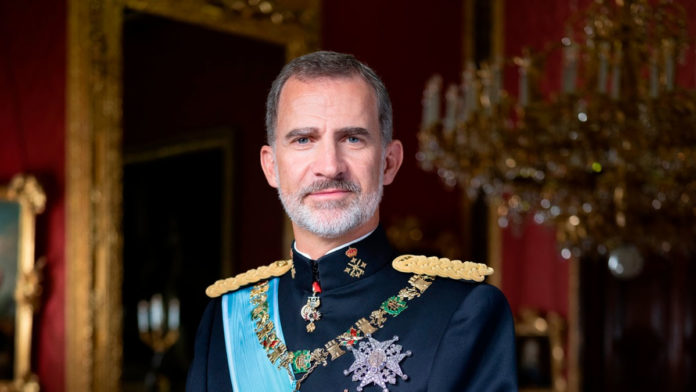 Felipe VI con traje de gala