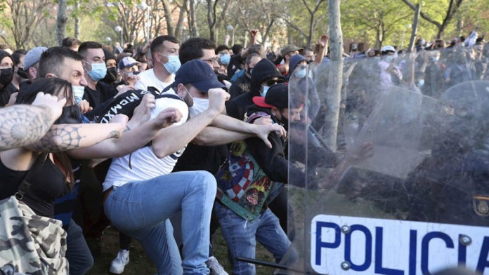 Disturbios Vallecas. FOTO: EFE