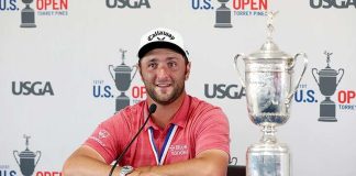 El español Jon Rahm habla con los medios de comunicación durante una conferencia de prensa después de ganar la ronda final del Abierto de Estados Unidos 2021