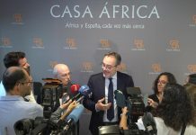 El vicepresidente del Centro de Desarrollo de la OCDE, Federico Bonaglia, atiende a los medios de comunicación este pasado miércoles en Casa África. 