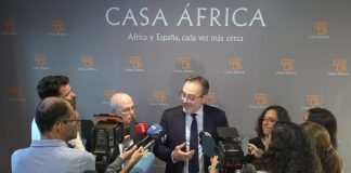 El vicepresidente del Centro de Desarrollo de la OCDE, Federico Bonaglia, atiende a los medios de comunicación este pasado miércoles en Casa África. 