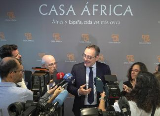 El vicepresidente del Centro de Desarrollo de la OCDE, Federico Bonaglia, atiende a los medios de comunicación este pasado miércoles en Casa África. 