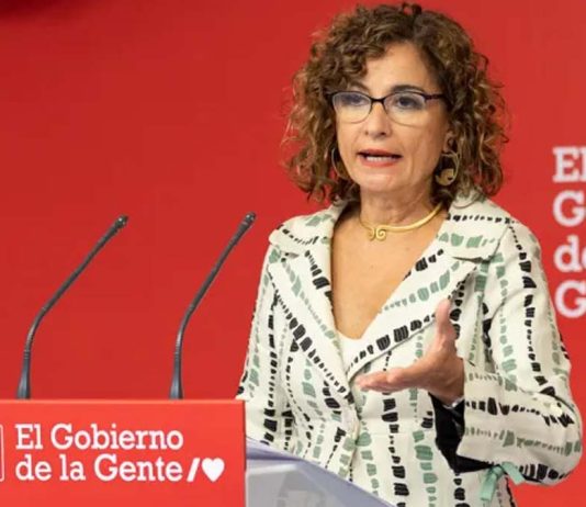 María Jesús Montero, ministra de Hacienda, incapaz de hacer círculos cuadrados...