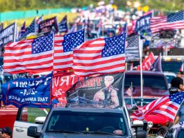 Seguidores de Donald Trump en West Palm Beach, Florida | CRISTOBAL HERRERA - ULASHKEVICH | Agencia EFE