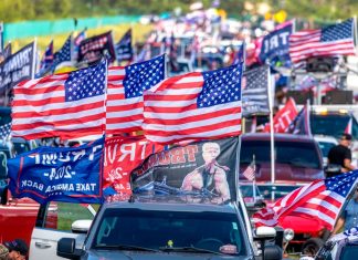 Seguidores de Donald Trump en West Palm Beach, Florida | CRISTOBAL HERRERA - ULASHKEVICH | Agencia EFE