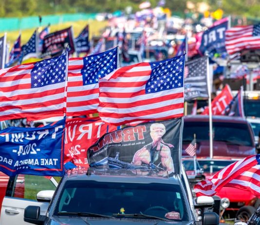 Seguidores de Donald Trump en West Palm Beach, Florida | CRISTOBAL HERRERA - ULASHKEVICH | Agencia EFE