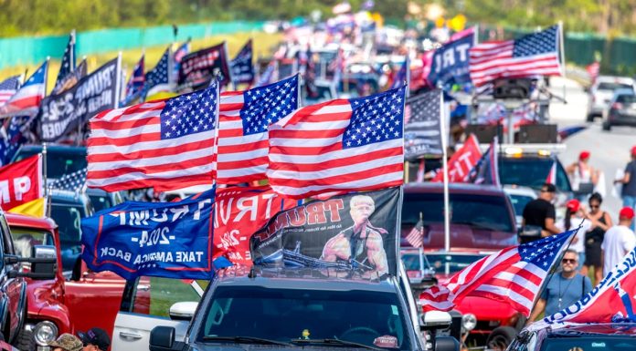 Seguidores de Donald Trump en West Palm Beach, Florida | CRISTOBAL HERRERA - ULASHKEVICH | Agencia EFE